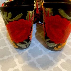 6.5 size. Embroidered/ floral.